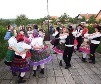 Stavanie mája na Turíce