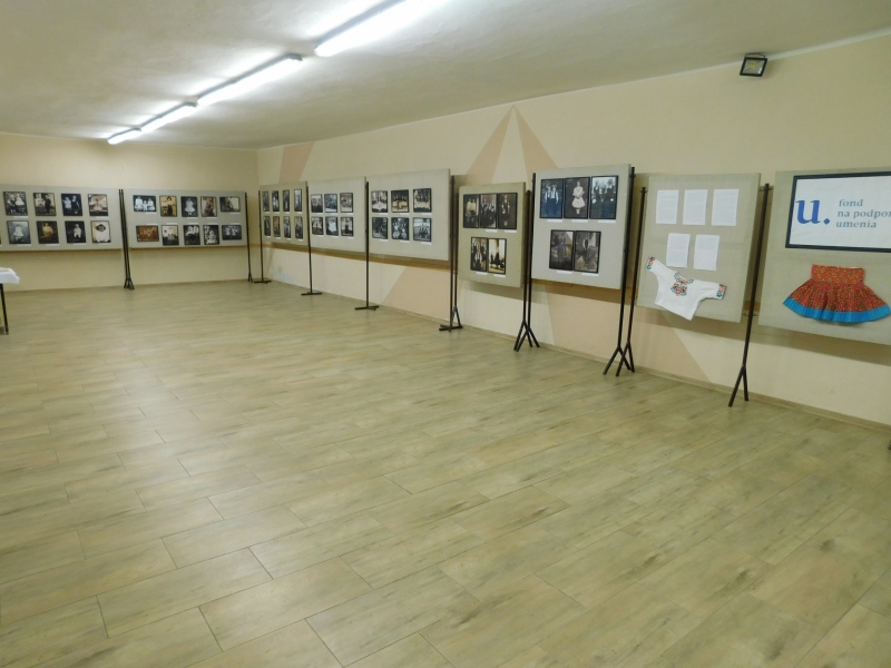 Výstava fotografií detí z Príbeliec a Plachtiniec v prvej polovi 