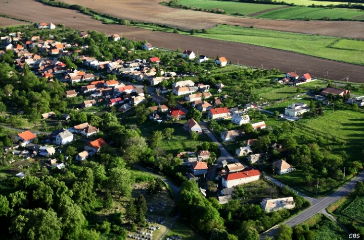 Letecké fotografie obce Príbelce